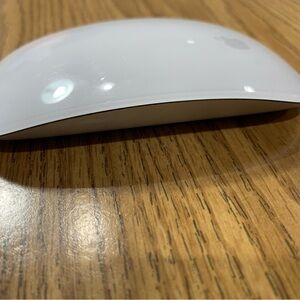 Apple wireless Bluetooth mouse A1657 🧀🧀🧀🧀🧀🧀🧀🧀🧀🧀🧀